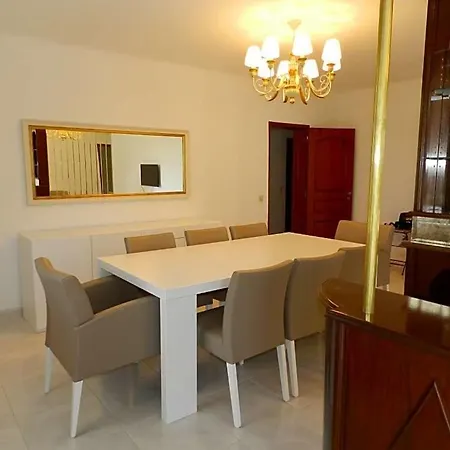 Villa Sleeps 10 With Pool Air Con And Wifi