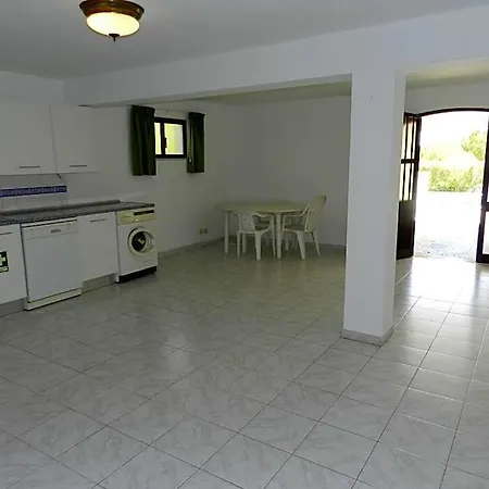 Villa Sleeps 10 With Pool Air Con And Wifi *