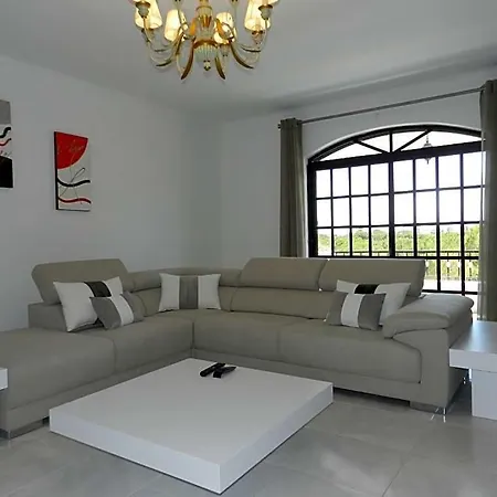 Sleeps 10 With Pool Air Con And Wifi 别墅 *